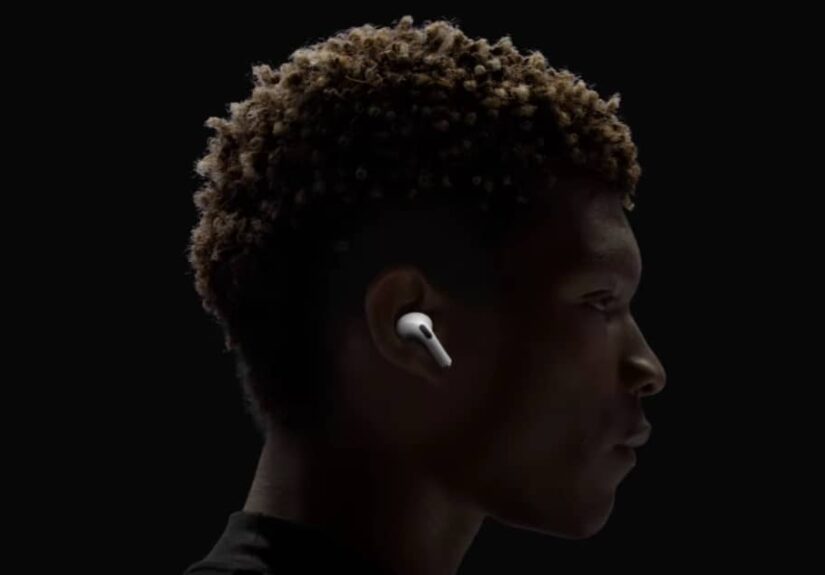 Man wearing Airpods